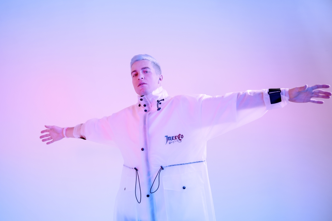 Fabio Kblue lancia &quot;Folli Folle&quot;: il primo singolo Khitpop che unisce Italia e K-pop